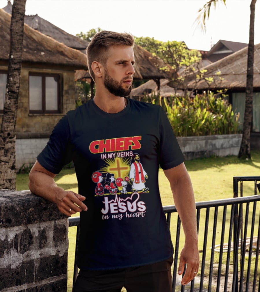 Chiefs In My Veins Jesus In My Heart Snoopy And Charlie Football T-Shirt