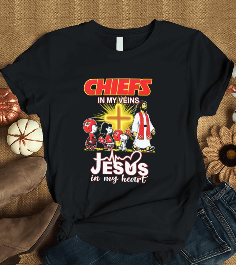 Chiefs In My Veins Jesus In My Heart Snoopy And Charlie Football T-Shirt