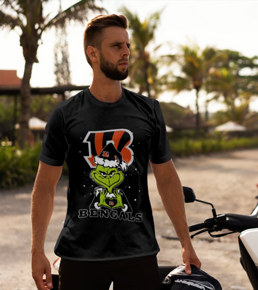 Cincinnati Bengals Grinch Making Heart Hands Christmas T-Shirt