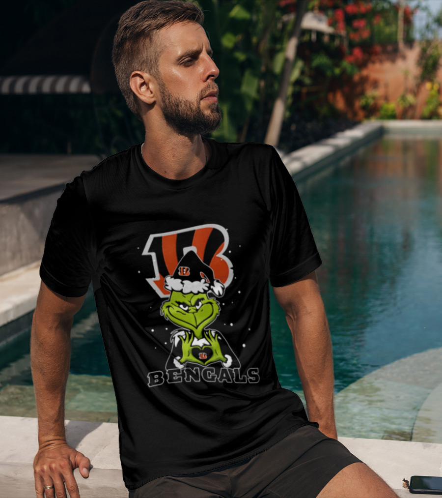 Cincinnati Bengals Grinch Making Heart Hands Christmas T-Shirt