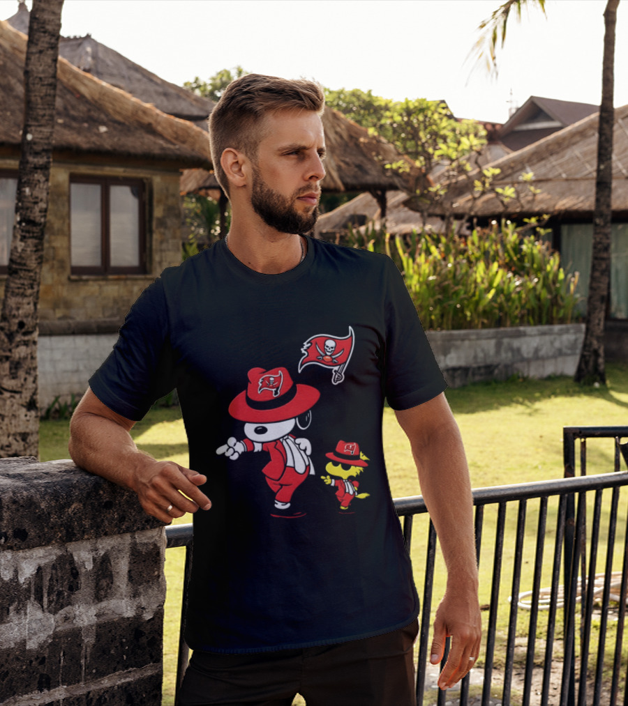 Snoopy Woodstock Tampa Bay Buccaneers Pirate Flag Dance T-Shirt