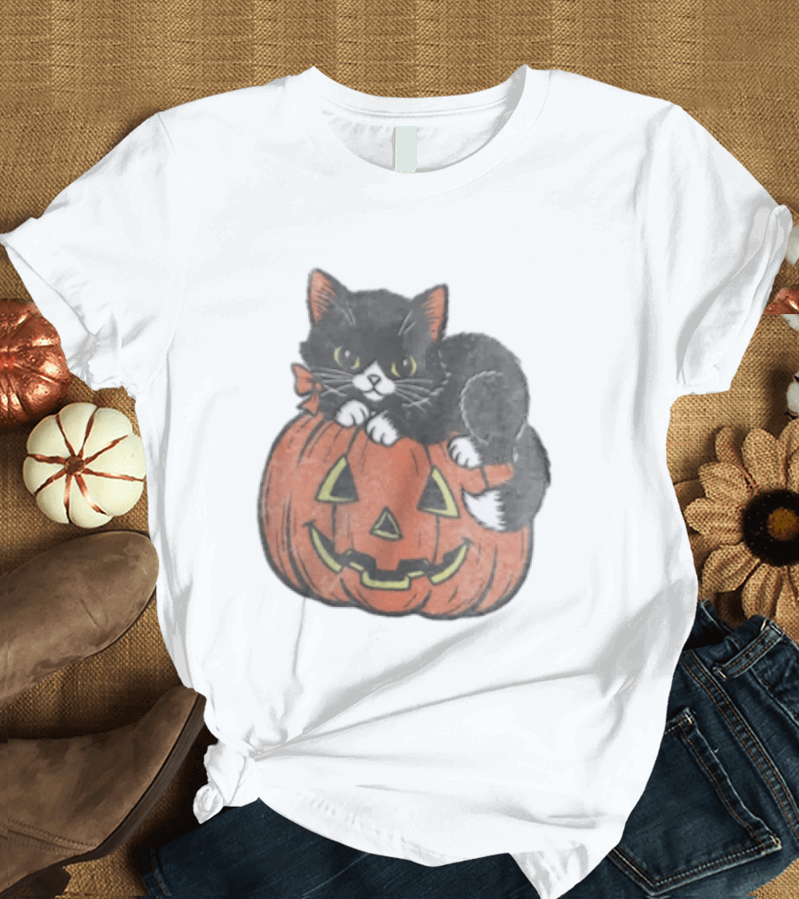 The Pumpkin Cat Halloween Black Cat On Jack O' Lantern T-Shirt