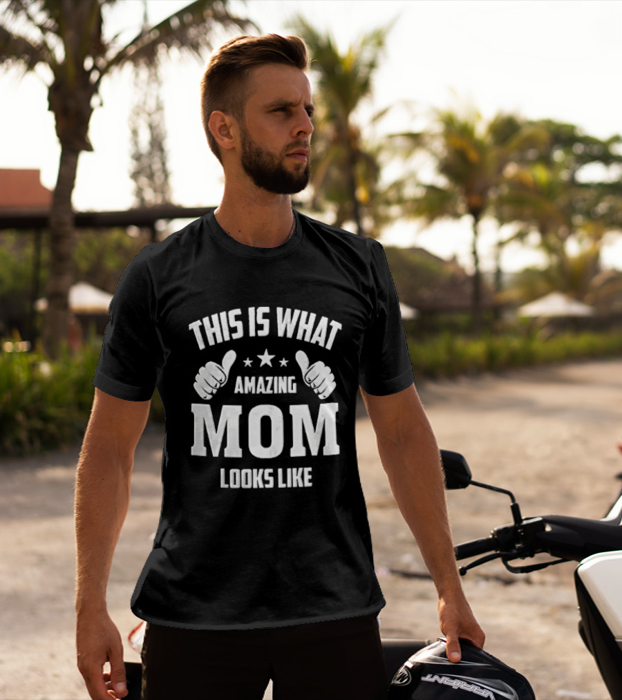 This Is What Amazing Mom Looks Like Two Thumbs Pointing Stars T-Shirt