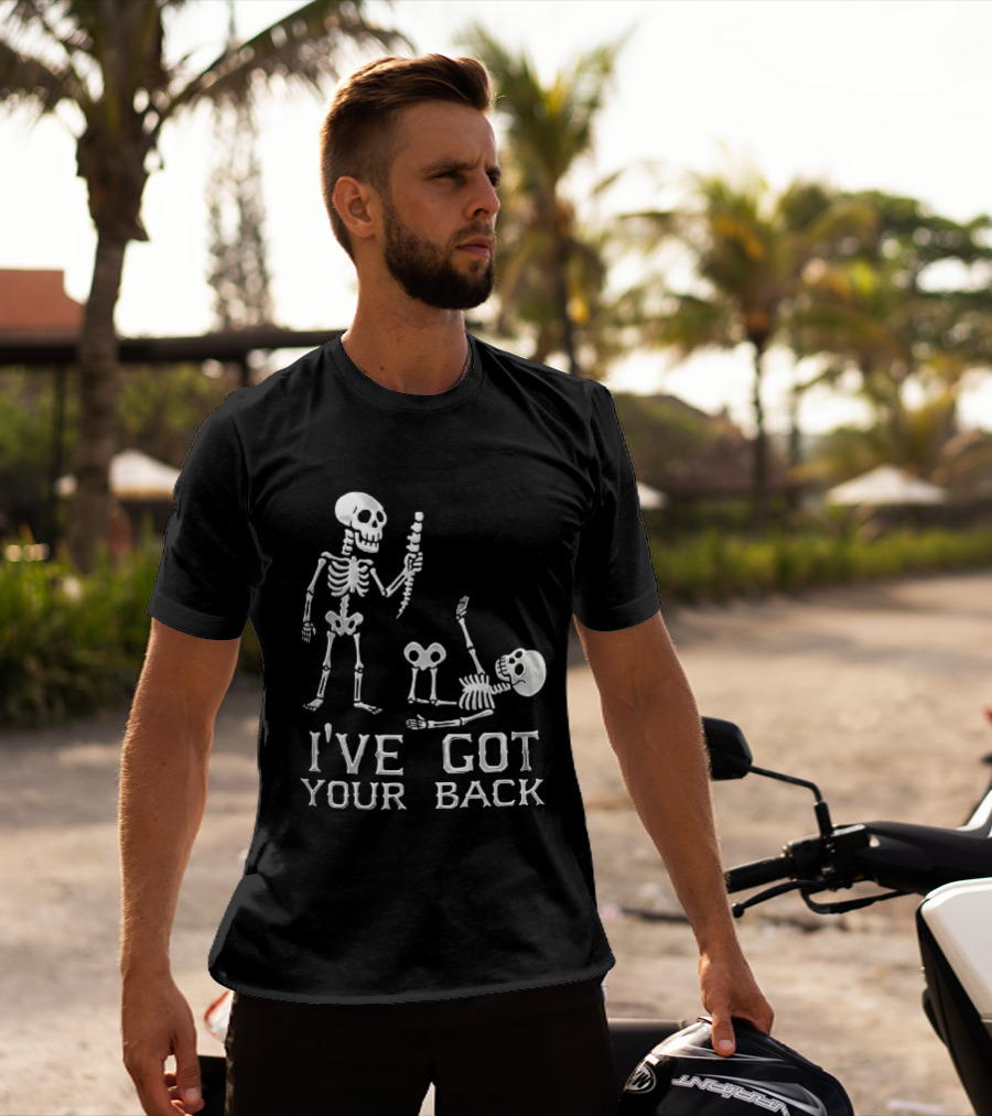 I've Got Your Back Skeleton Humor Holding Spine Over Fallen Body T-Shirt