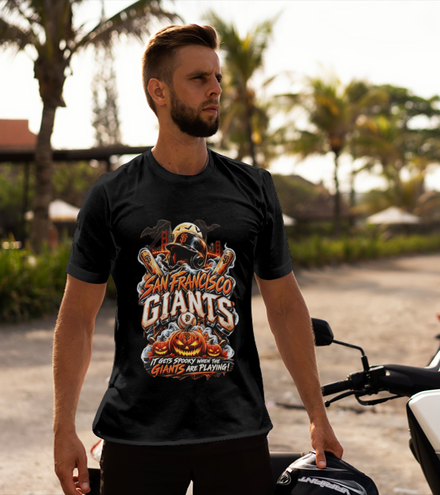 San Francisco Giants It Gets Spooky When The Giants Are Playing Halloween T-Shirt