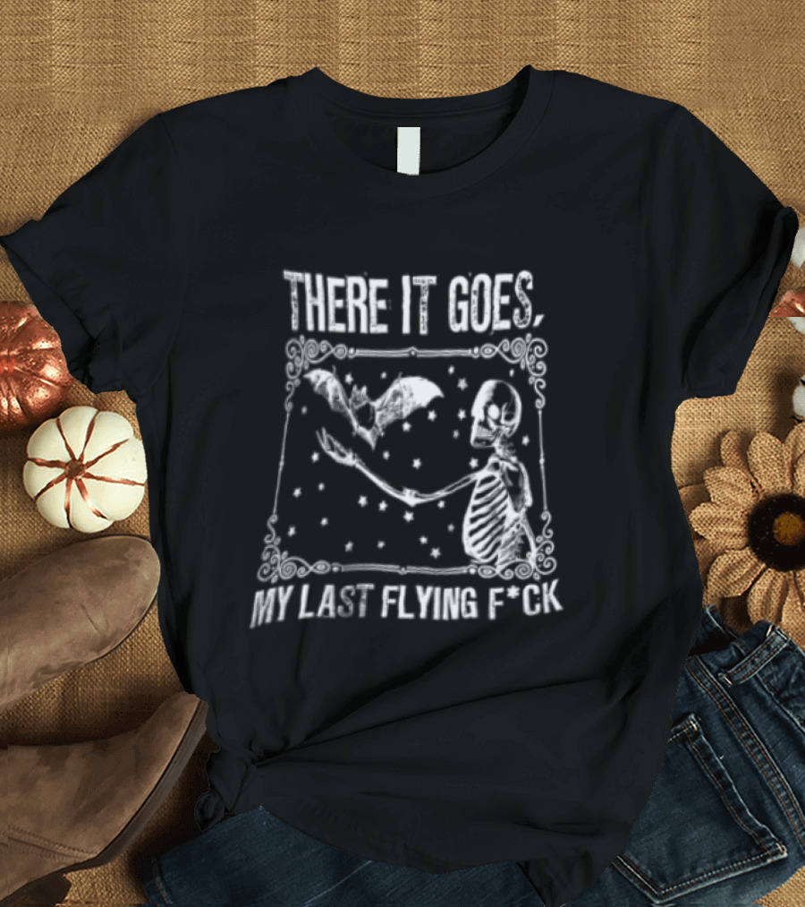 There It Goes My Last Flying F'ck Skeleton Bat Retro Vintage Halloween T-Shirt