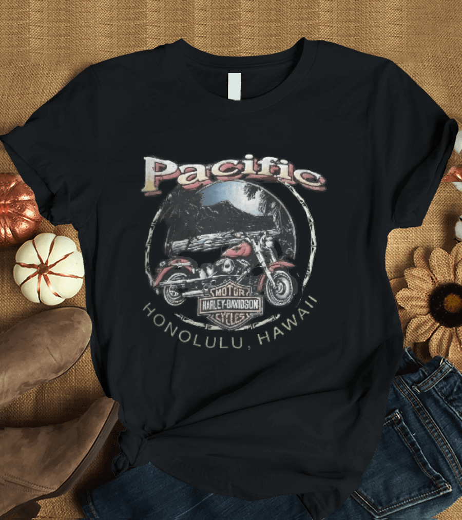 Harley Davidson Motor Cycles Pacific Red Bike Diamond Head Beach Honolulu Hawaii T-Shirt