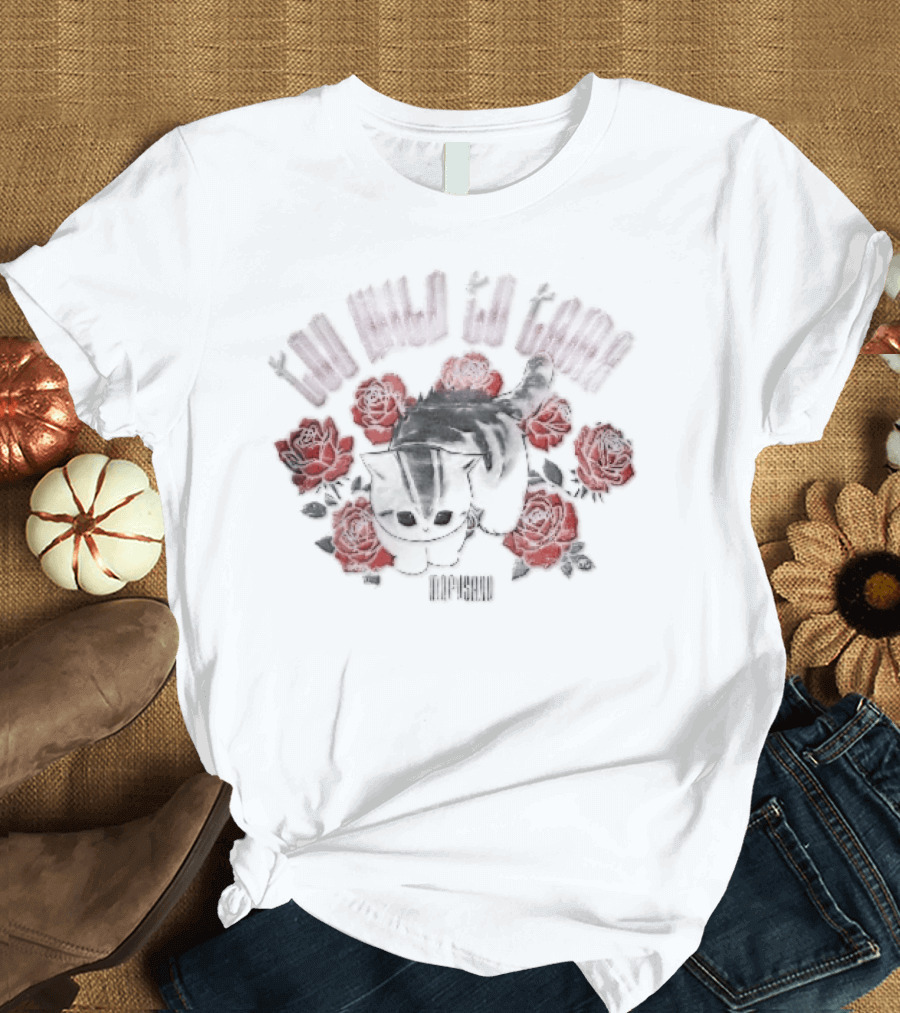 Mofusand Distressed Striped Kitten Surrounded By Red Roses Too Wild To Tame T-Shirt
