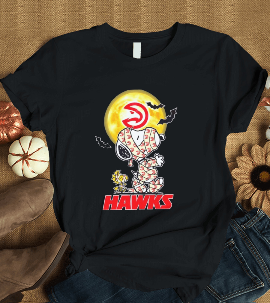 Atlanta Hawks Snoopy Woodstock Mummy Halloween Moon Bats T-Shirt
