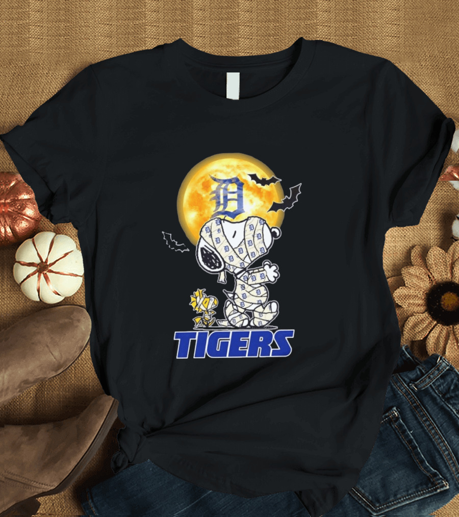 Detroit Tigers Snoopy Woodstock Mummy Halloween Moon Bats T-Shirt