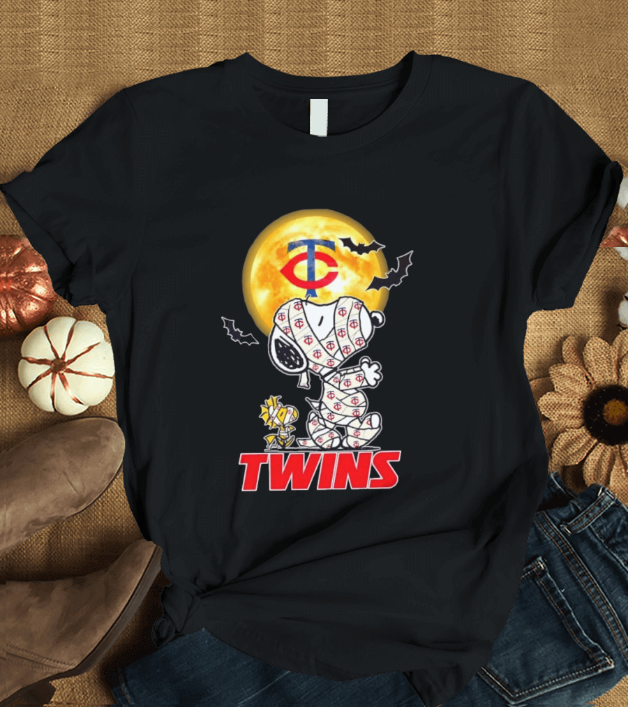 Minnesota Twins Snoopy Woodstock Mummy Halloween Moon Bats T-Shirt