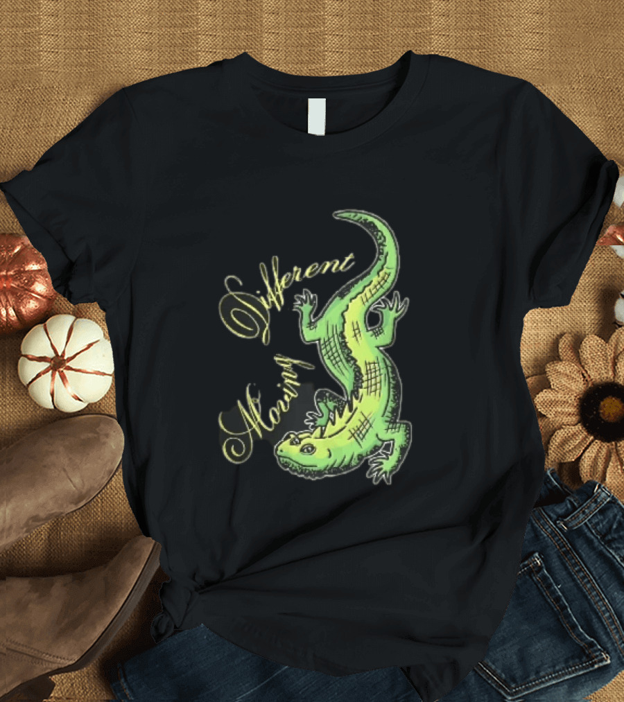Different Moving Green Lizard Iguana Line Sketch T-Shirt