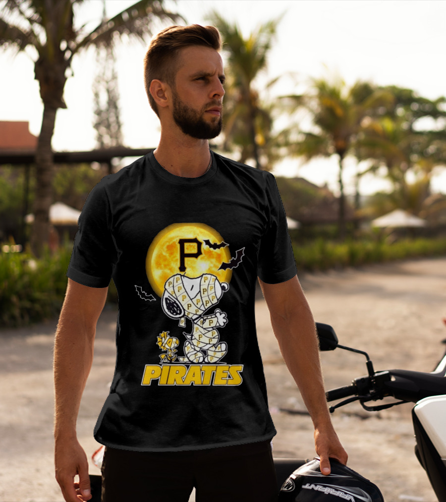 Pittsburgh Pirates Snoopy Woodstock Mummy Halloween Moon Bats T-Shirt