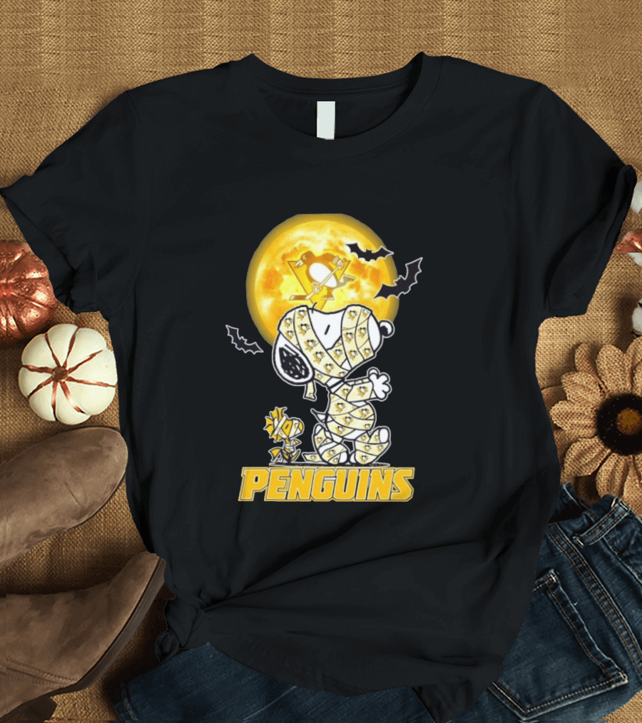 Pittsburgh Penguins Snoopy Woodstock Mummy Halloween Moon Bats T-Shirt