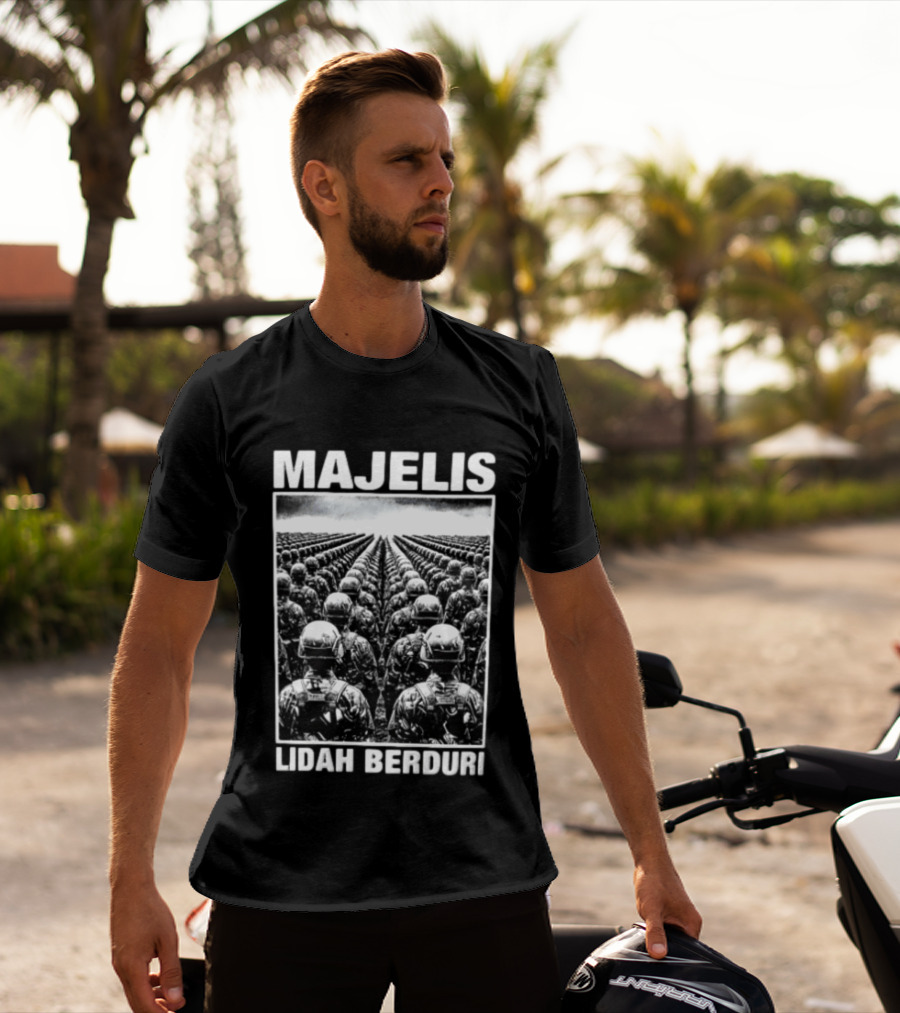 Majelis Lidah Berduri Soldiers In Formation Back View T-Shirt