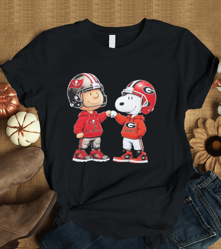 Charlie Brown Snoopy Tampa Bay Buccaneers Georgia Bulldogs Fist Bump T-Shirt