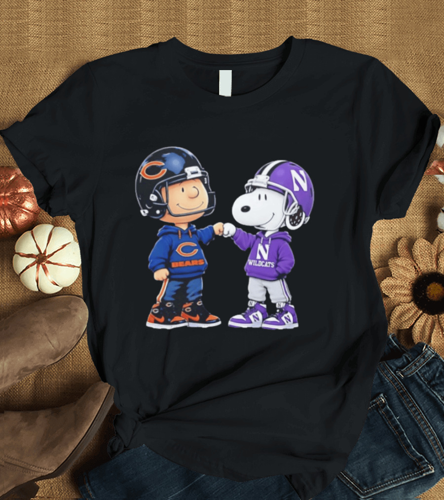 Peanuts Collaboration Chicago Bears Northwestern Wildcats Fist Bump Charlie Brown Snoopy Football Fans T-Shirt