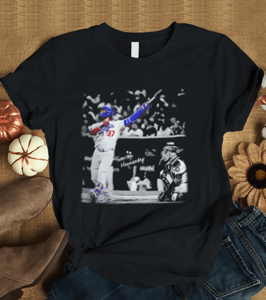 Los Angeles Dodgers Teoscar Hernandez Baseball Player Number 37 Swinging Pose T-Shirt