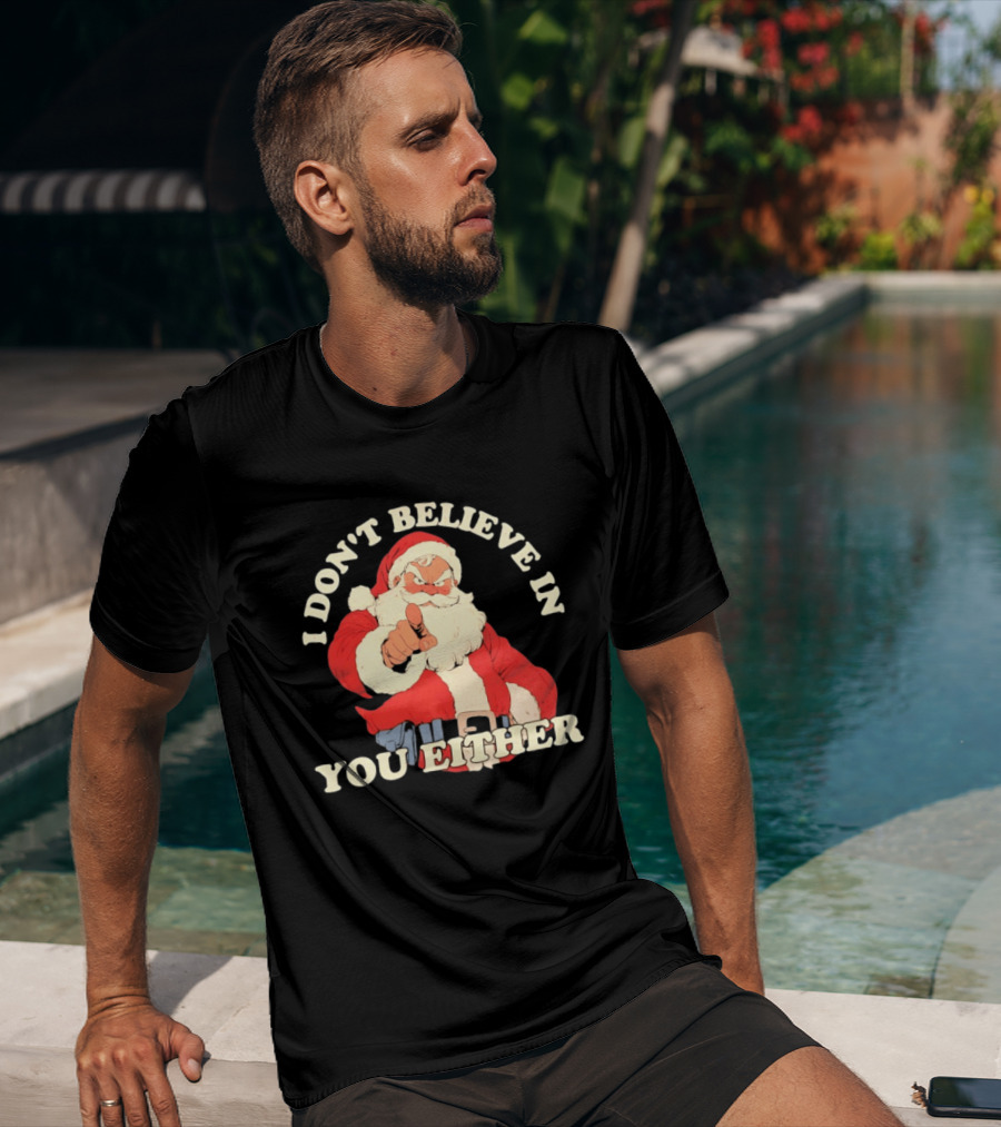 Santa Claus I Don't Believe In You Either Christmas Santa Pointing T-Shirt