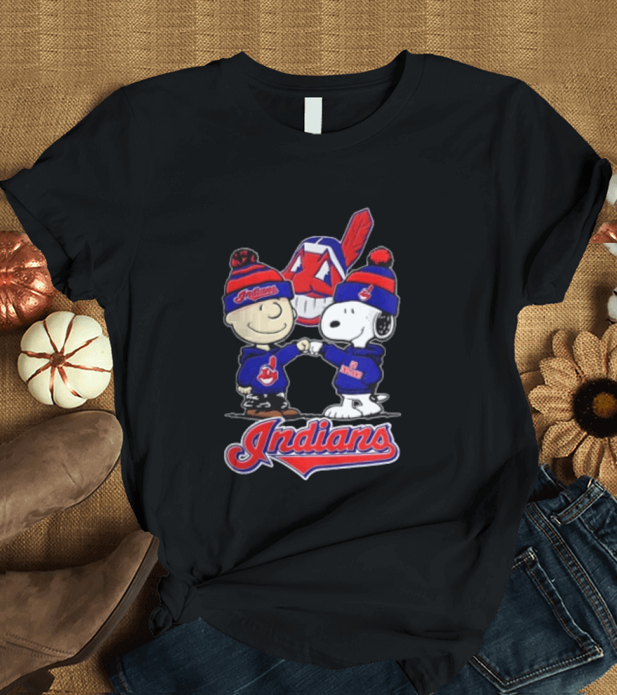 Cleveland Indians Charlie Brown Snoopy Fist Bumping Peanuts Fan Gear T-Shirt
