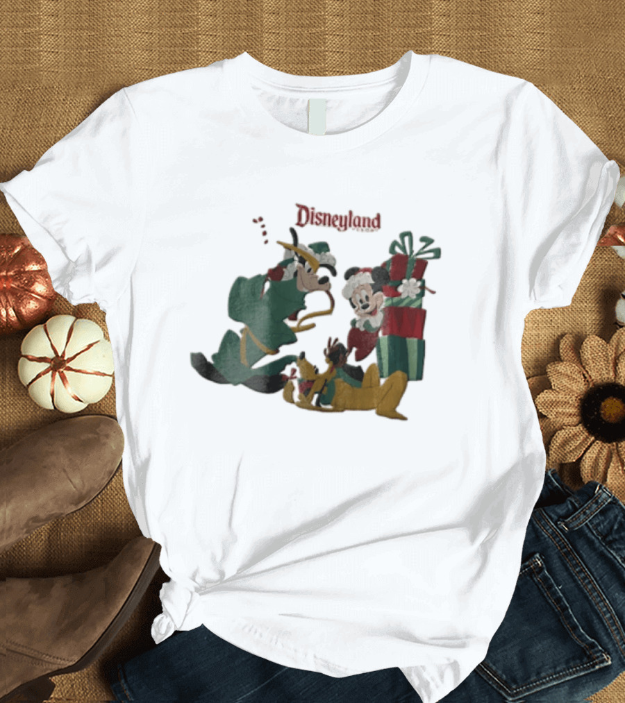 Disneyland Goofy Mickey Pluto Christmas T-Shirt
