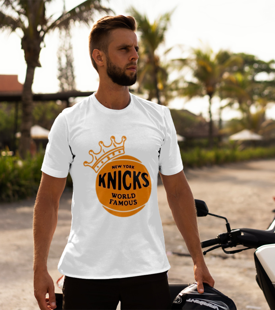New York Knicks NBA Basketball World Famous Crown T-Shirt