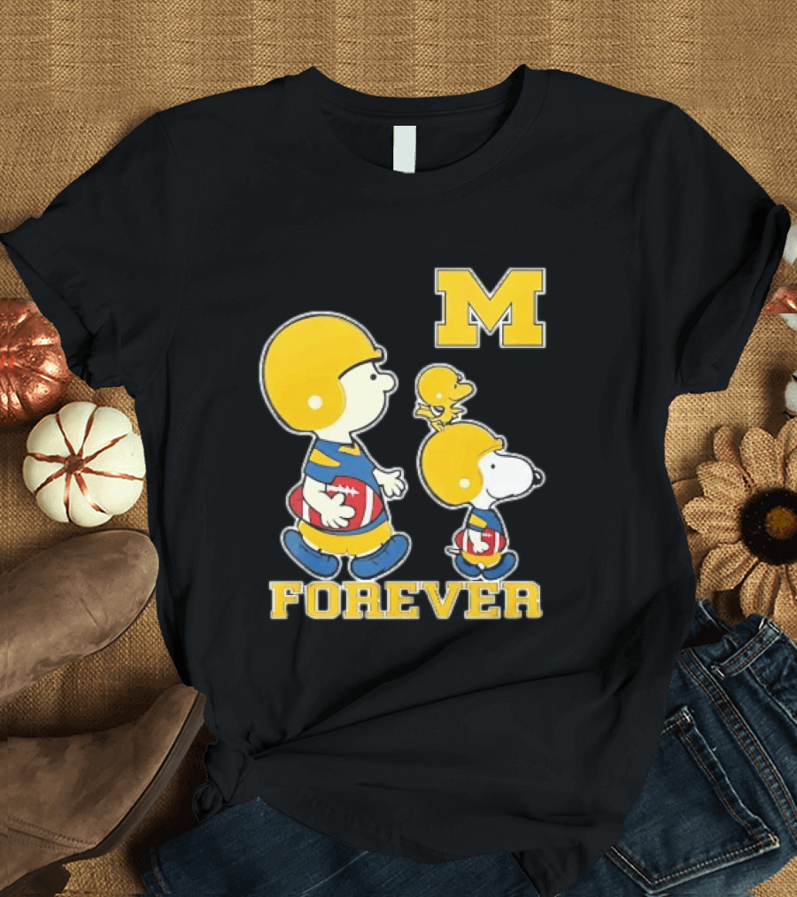 Peanuts Forever Michigan Wolverines M Football Charlie Brown Snoopy Woodstock T-Shirt