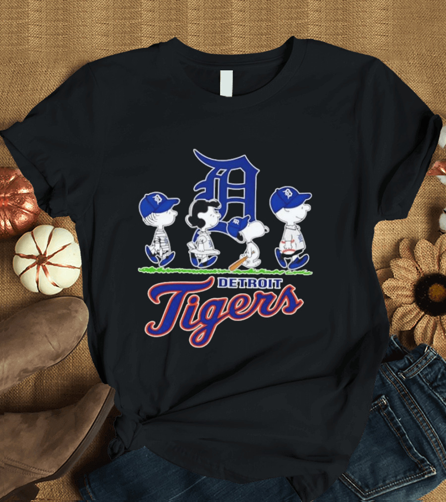Peanuts Gang Detroit Tigers MLB Collaboration Snoopy Woodstock Baseball Team T-Shirt
