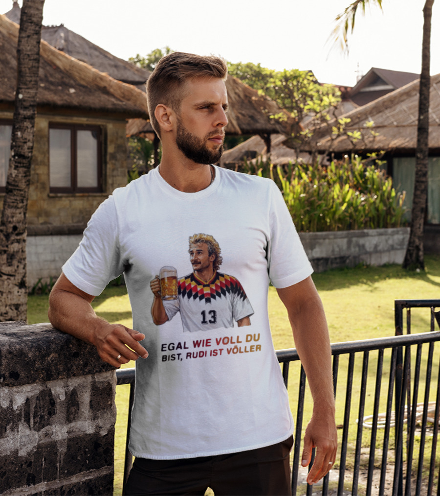 EGAL WIE VOLL DU BIST RUDI IST VÖLLER 13 Fußball Legende Mit Bierkrug T-Shirt