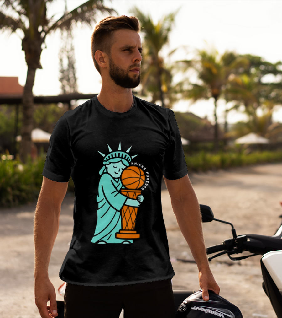 Statue Of Liberty Hug Larry O'Brien Trophy Knicks Forever T-Shirt