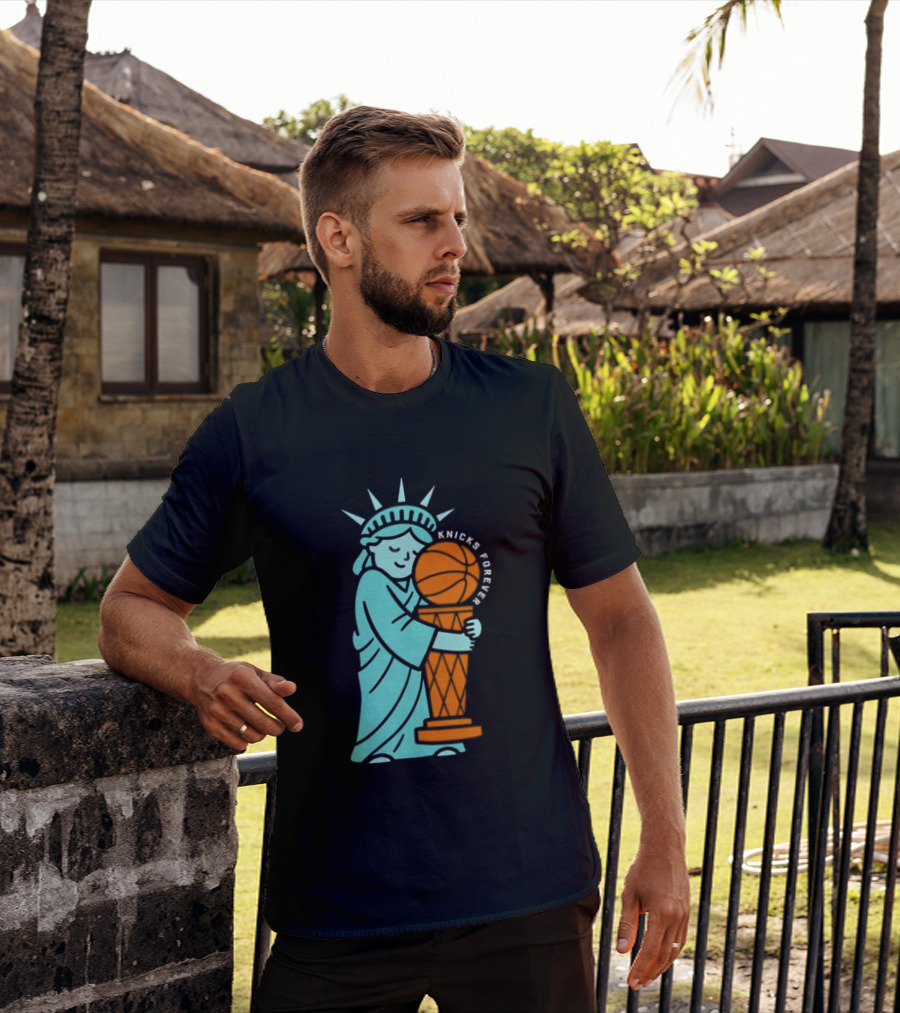 Statue Of Liberty Hug Larry O'Brien Trophy Knicks Forever T-Shirt