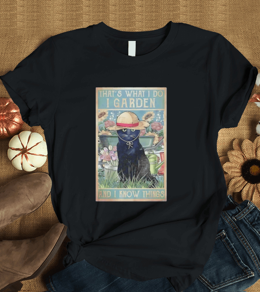 That's What I Do I Garden Cat With Straw Hat And I Know Things T-Shirt