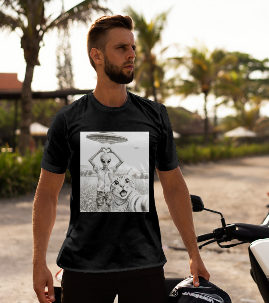 Alien And Cat Selfie UFO Extraterrestrial Meadow Scene T-Shirt