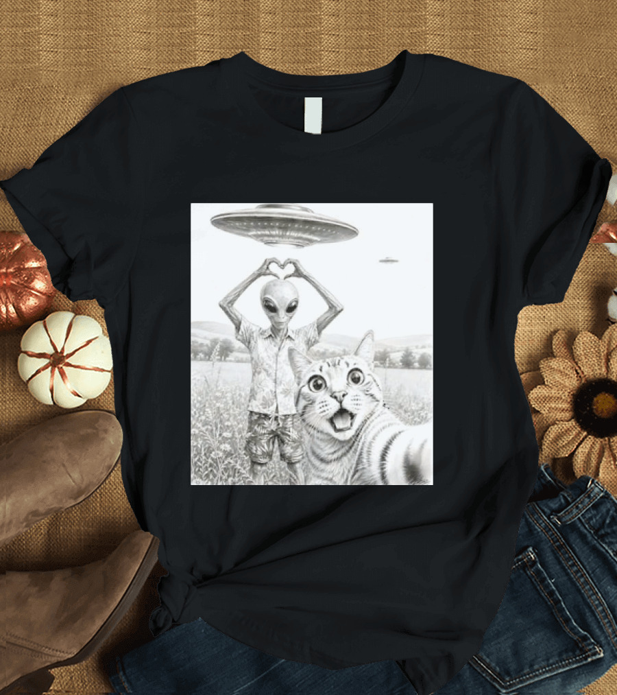 Alien And Cat Selfie UFO Extraterrestrial Meadow Scene T-Shirt