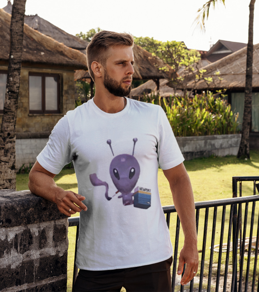 Alien Holding Newport Cigarette Pack Smoking Space Travel T-Shirt