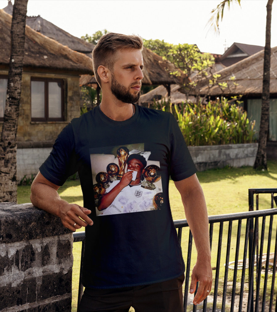 Bukayo Saka England National Team World Cup Trophies And Money T-Shirt