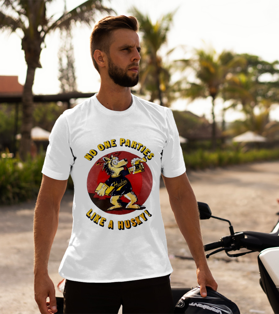 LB81 Wolf Drinking Beer And Carrying Book No One Parties Like A Husky Huskies T-Shirt
