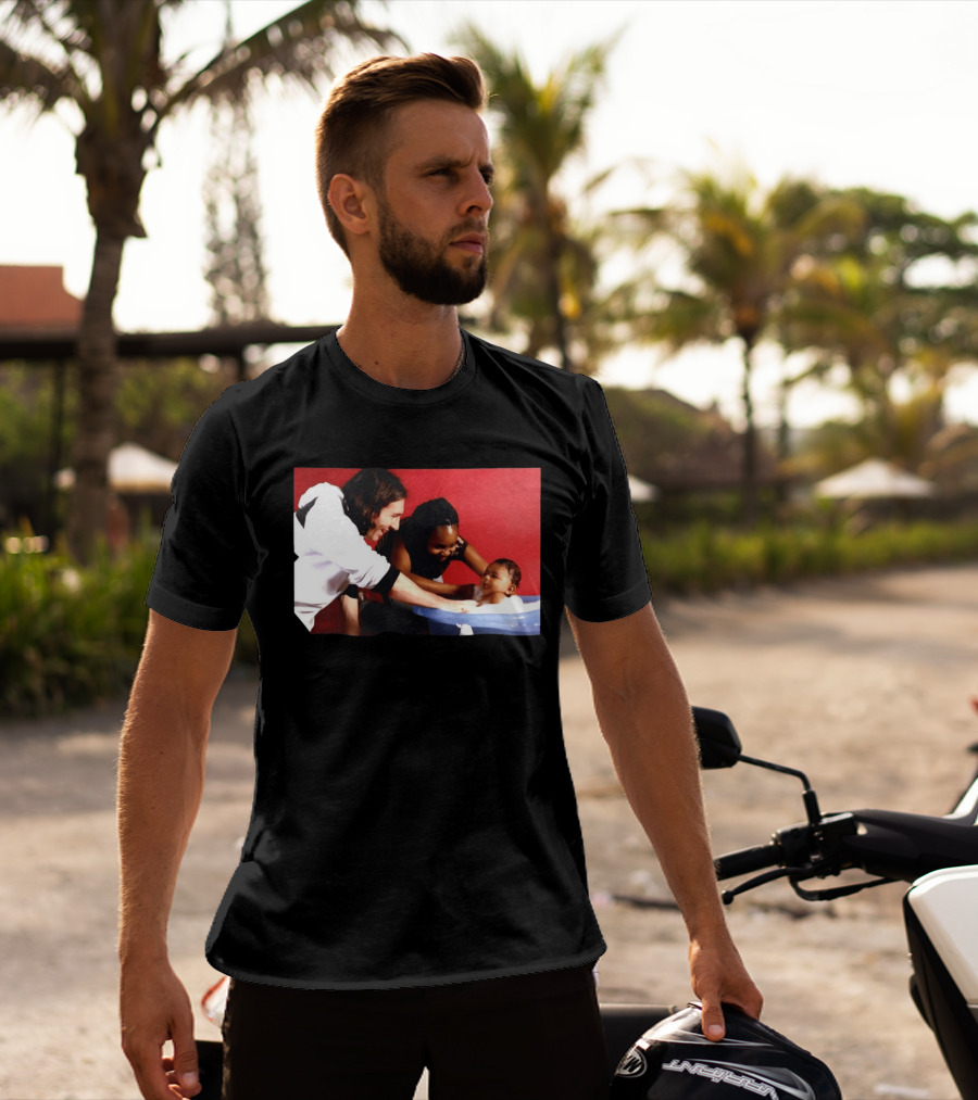 Lionel Messi Bathes Baby Lamine Yamal Legendary Blessing Football Moment T-Shirt