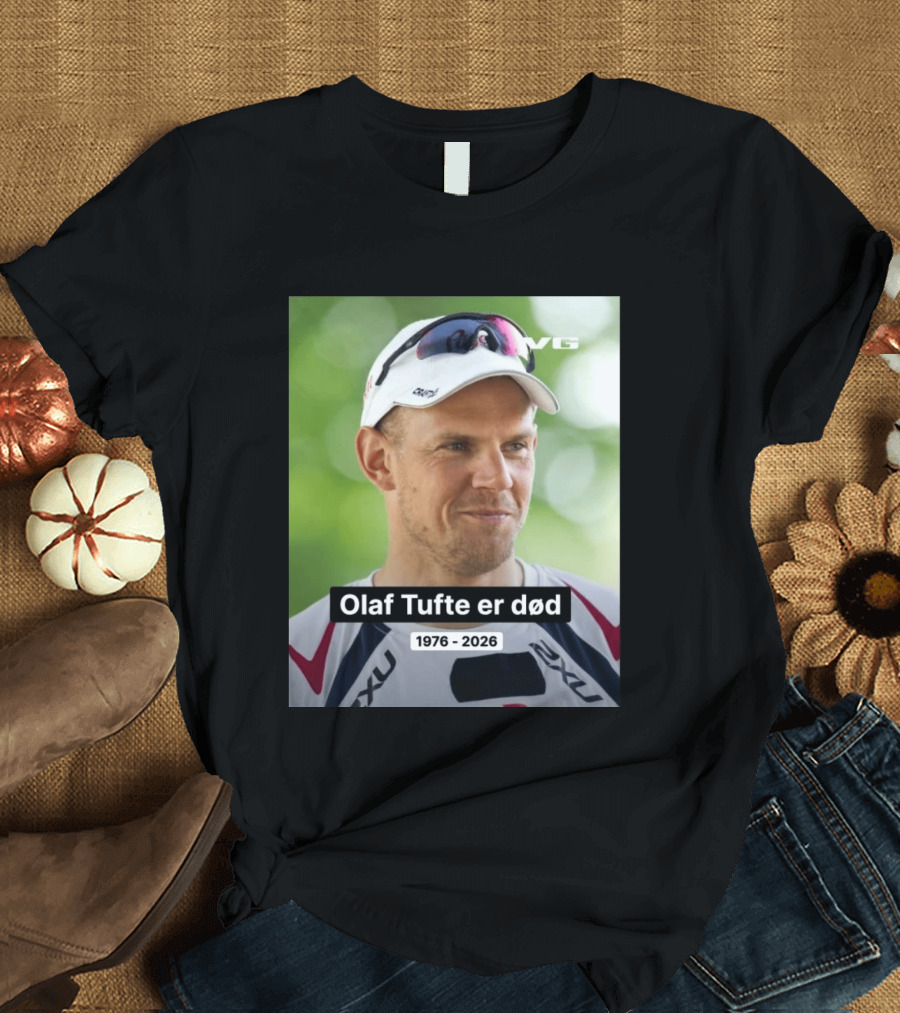 Olaf Tufte Er Død 1976 2026 VG 2XU T-Shirt