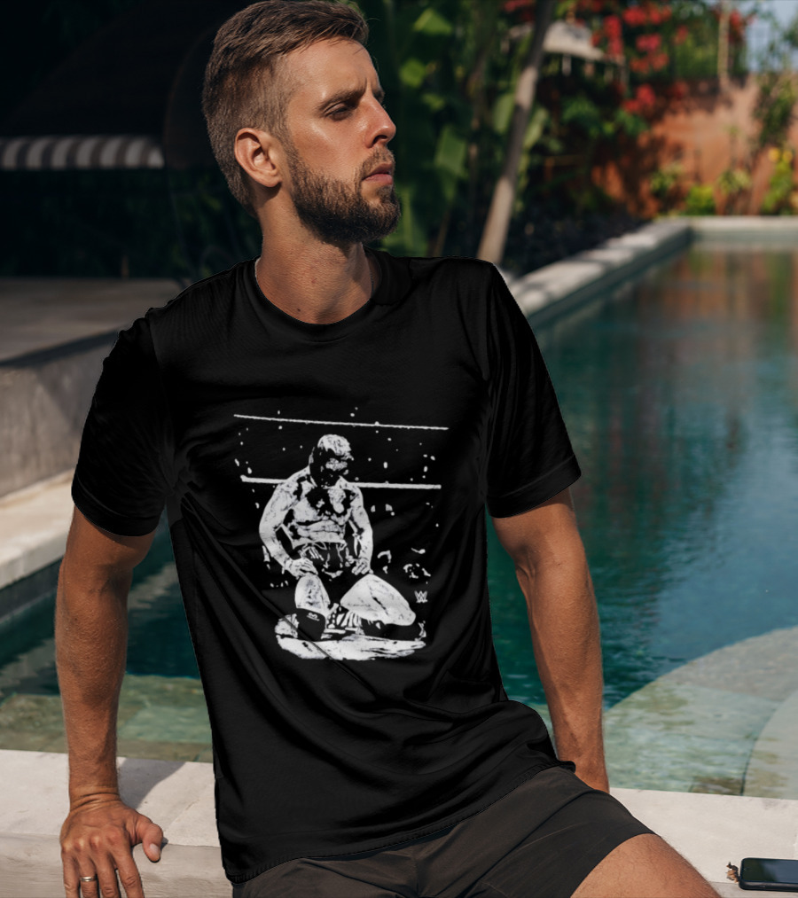 Rey Mysterio WWE Kneeling Pose Iconic Wrestler Image T-Shirt