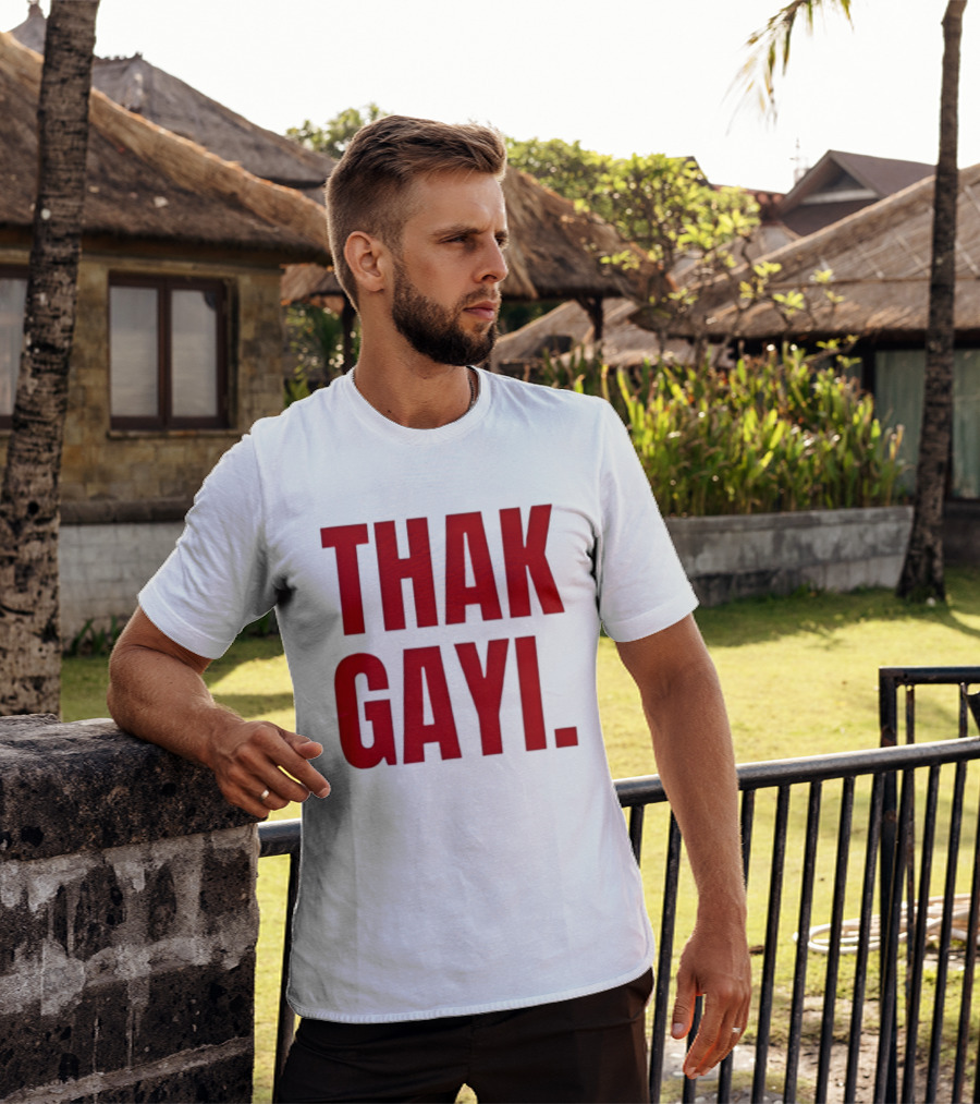 Thak Gayi Hindi Tired Exhausted Text Bold Red T-Shirt