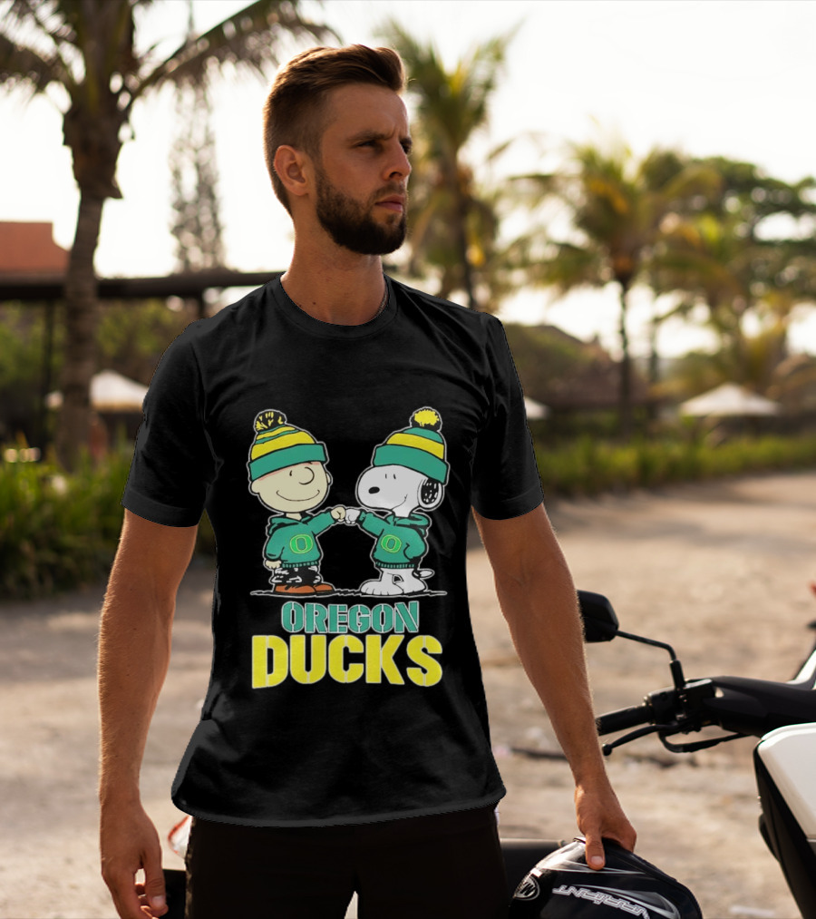 Charlie Brown Snoopy Fist Bump Oregon Ducks Fan Gear T-Shirt