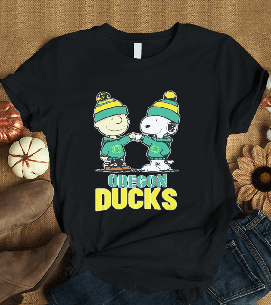 Charlie Brown Snoopy Fist Bump Oregon Ducks Fan Gear T-Shirt