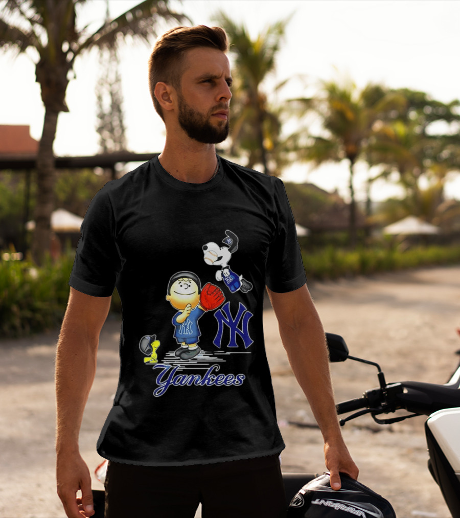 Snoopy Woodstock New York Yankees Peanuts Characters Baseball Fan T-Shirt