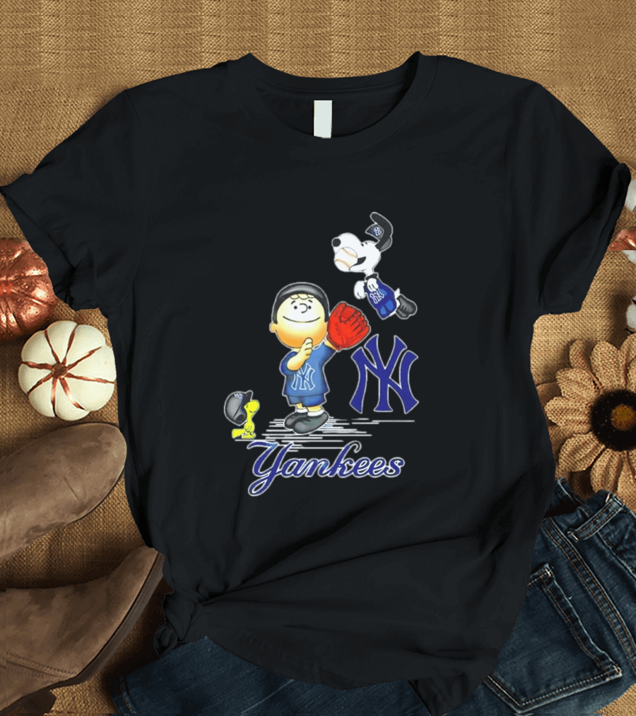 Snoopy Woodstock New York Yankees Peanuts Characters Baseball Fan T-Shirt