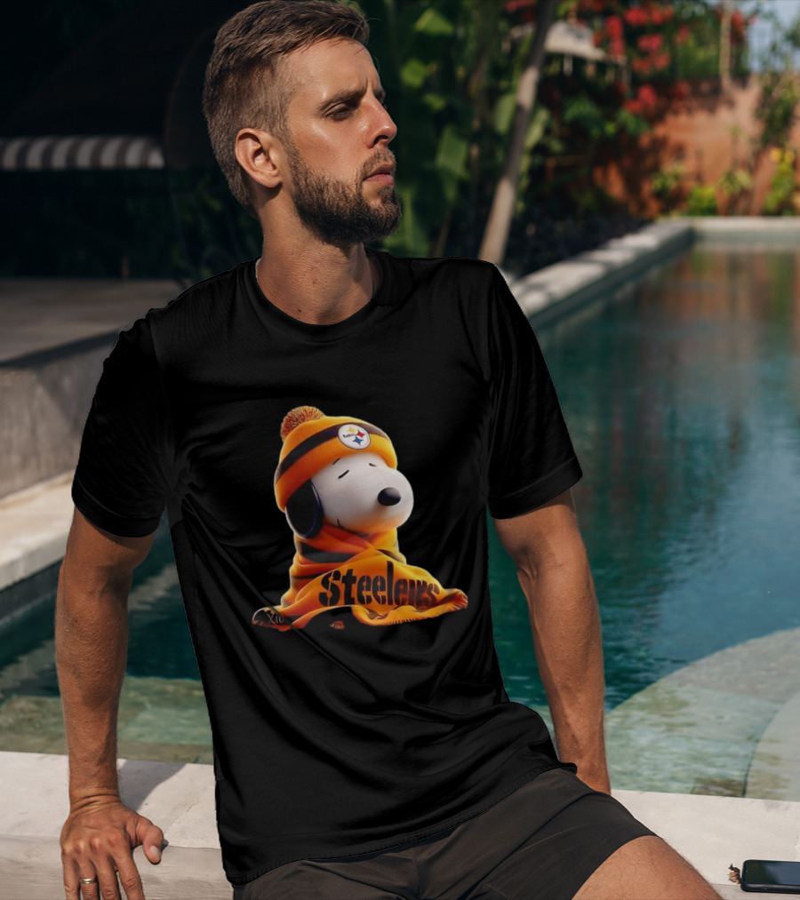 Snoopy Steelers Winter Hat And Scarf T-Shirt