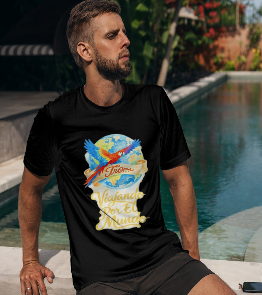Tro Macaw Flying Across Globe Viaje Por El Mundo T-Shirt