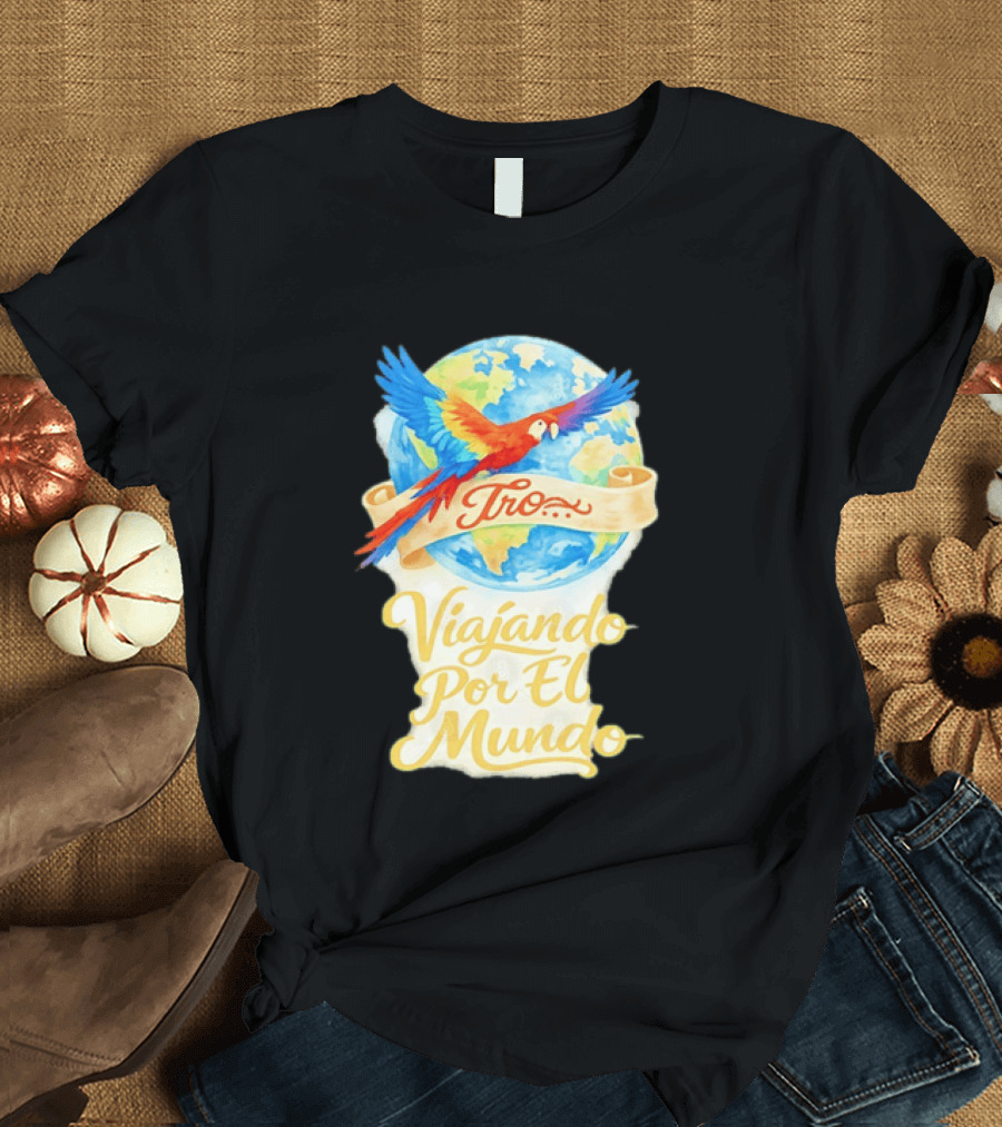 Tro Macaw Flying Across Globe Viaje Por El Mundo T-Shirt