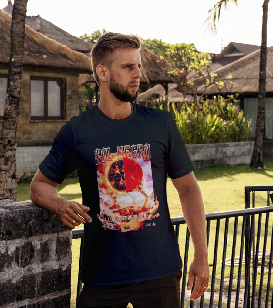Sol Negro A Lua Se Tornou Sangue Eruptive Cosmic Phenomenon T-Shirt