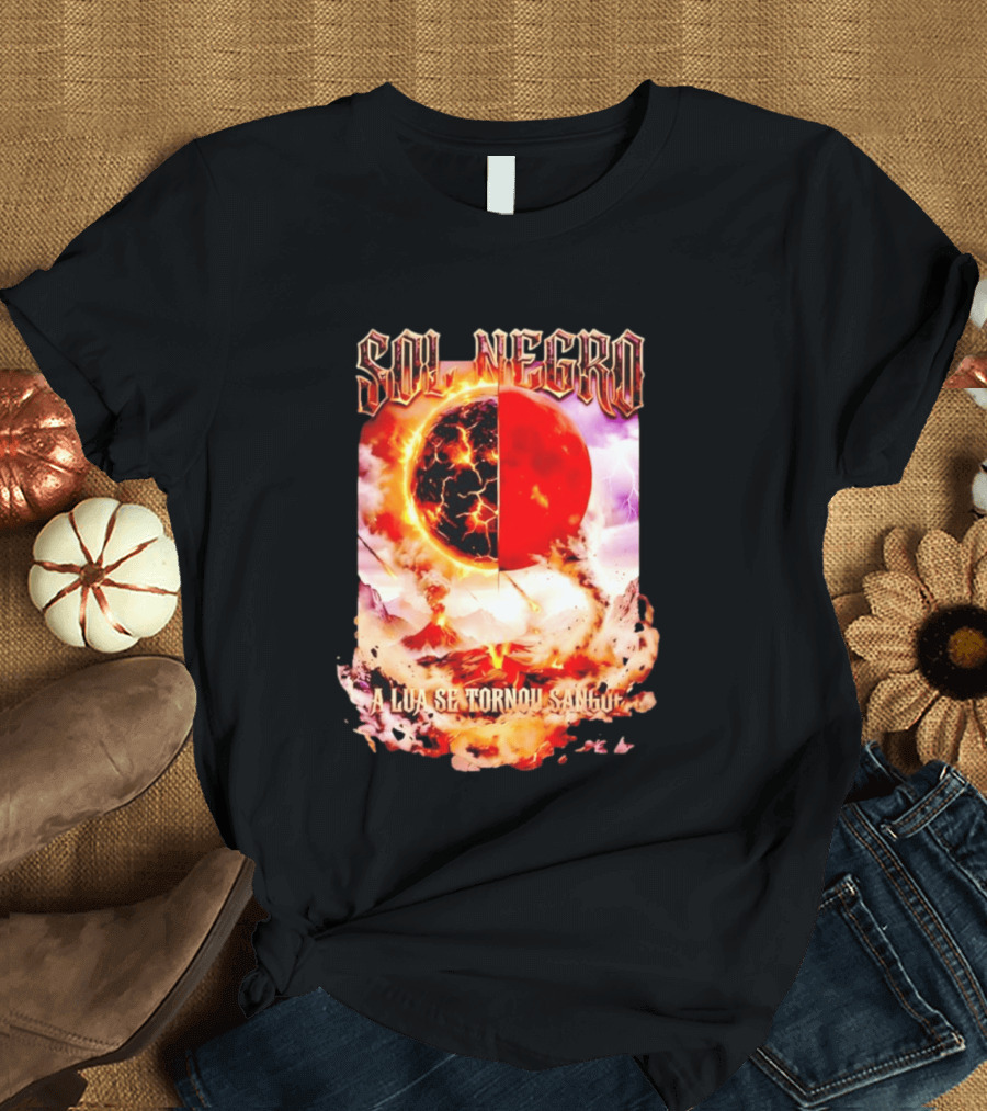 Sol Negro A Lua Se Tornou Sangue Eruptive Cosmic Phenomenon T-Shirt